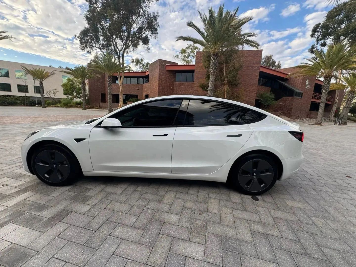 Photo 5 of this Tesla Model 3