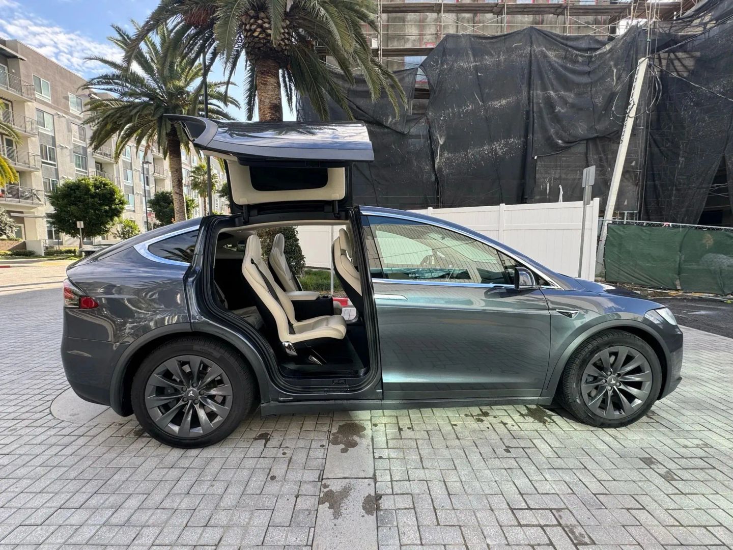 Photo 4 of this Tesla Model X