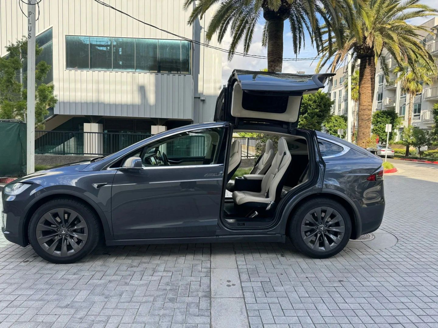 Photo 5 of this Tesla Model X