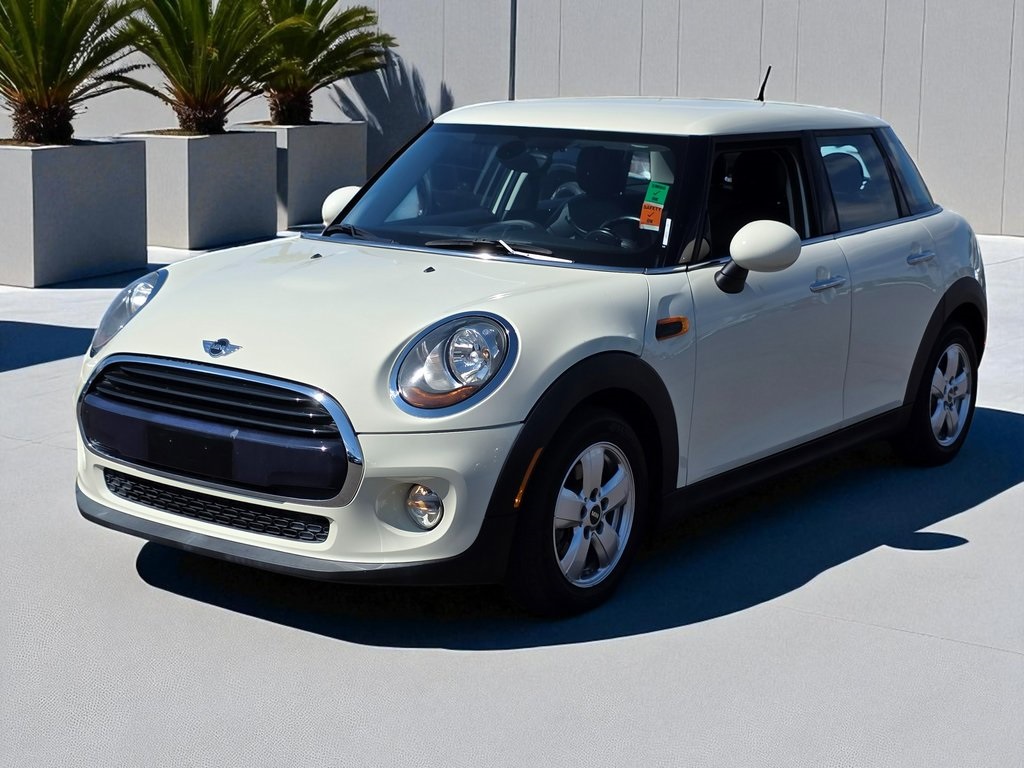 2018 Mini Cooper 4 Door Hardtop photo 3