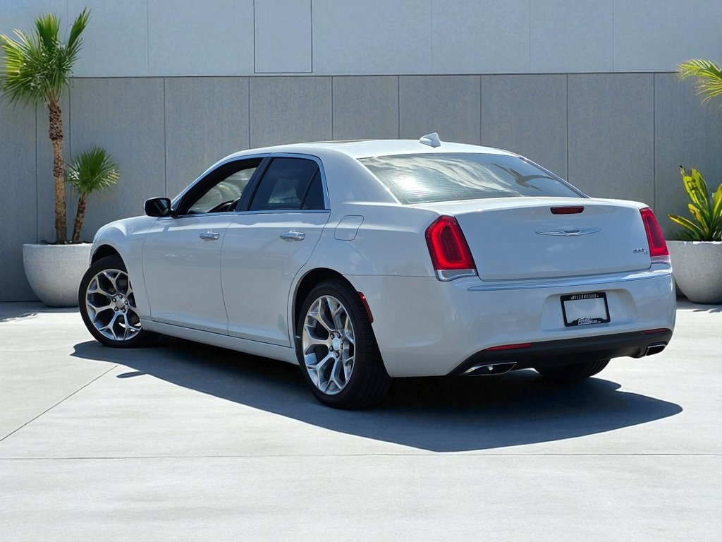 2016 Chrysler 300 Platinum photo 4