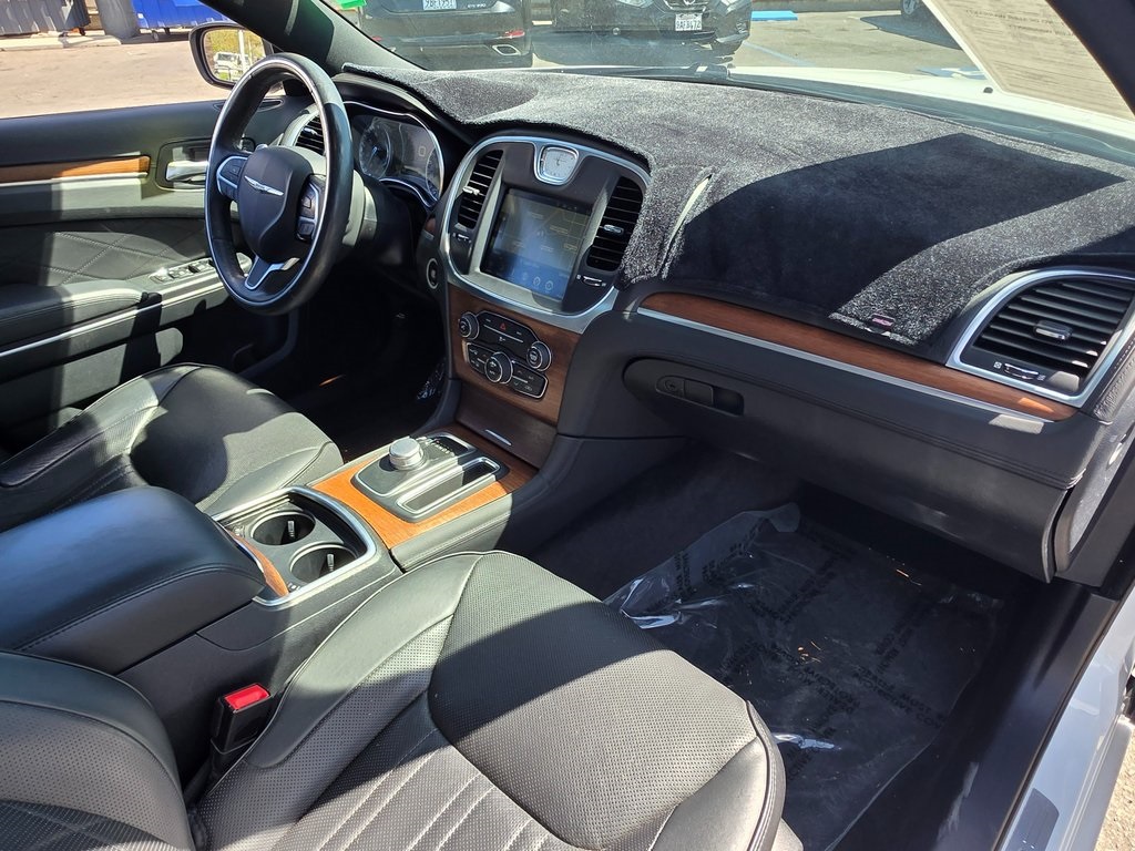 2016 Chrysler 300 Platinum photo 8
