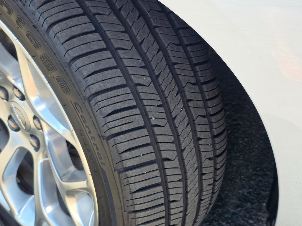 2016 Chrysler 300 Platinum photo 12
