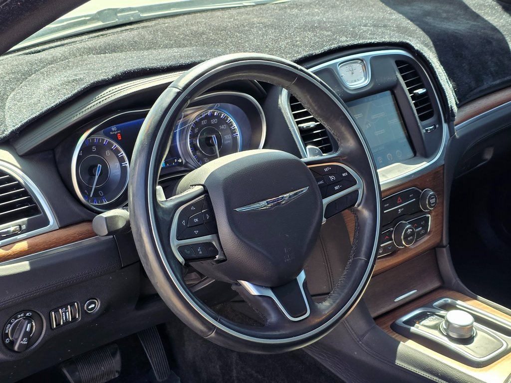 2016 Chrysler 300 Platinum photo 13