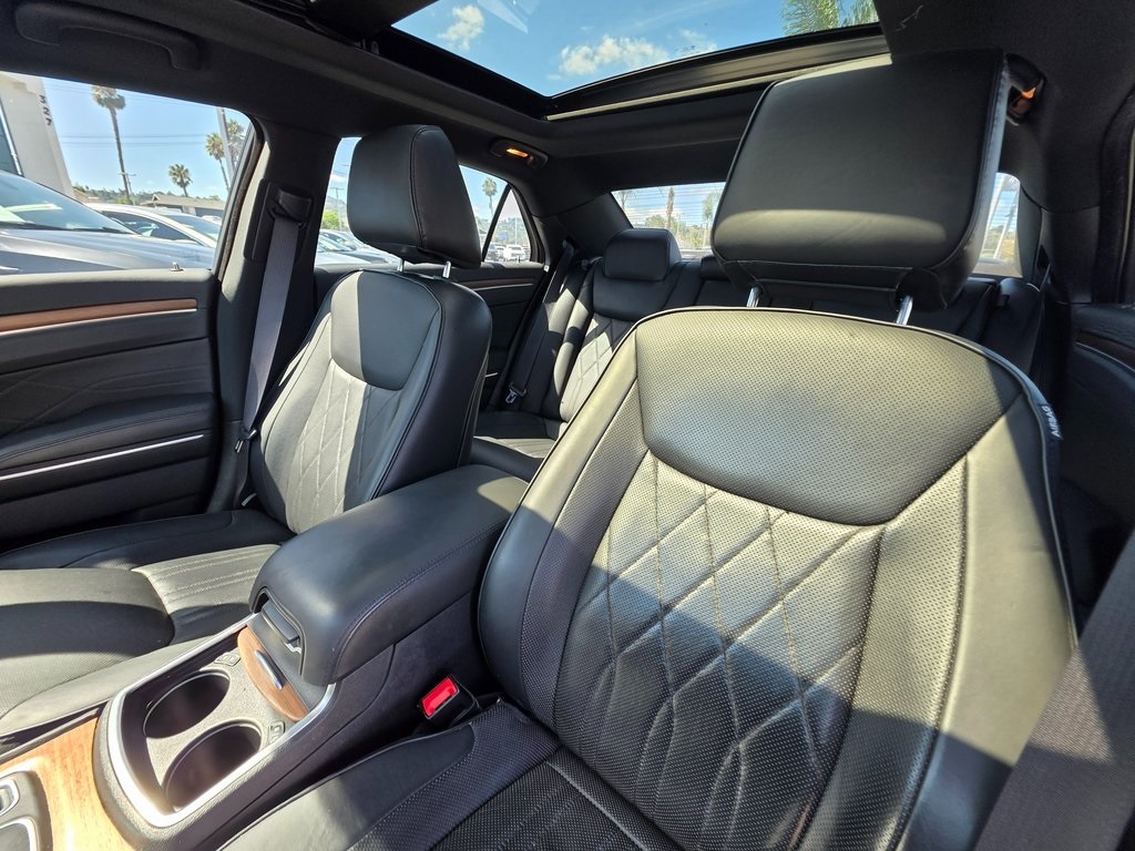 2016 Chrysler 300 Platinum photo 15