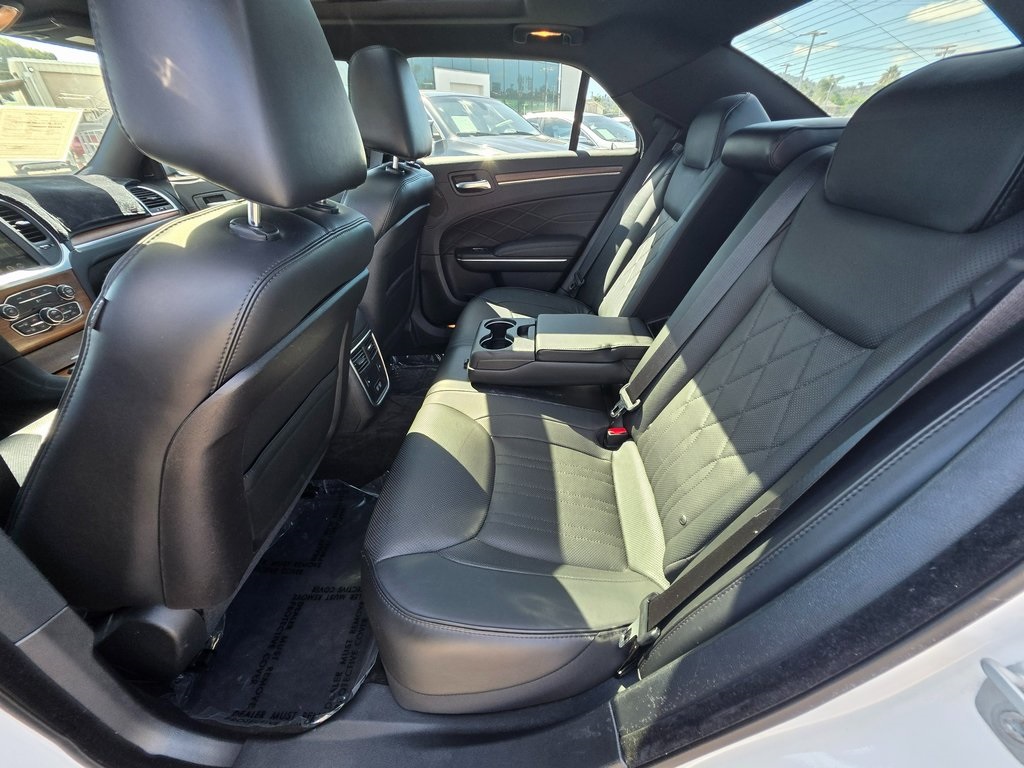 2016 Chrysler 300 Platinum photo 16