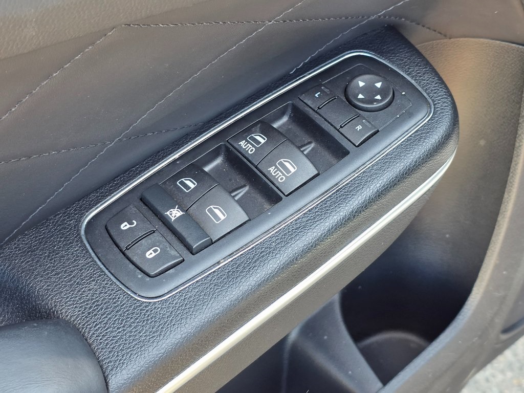 2016 Chrysler 300 Platinum photo 22