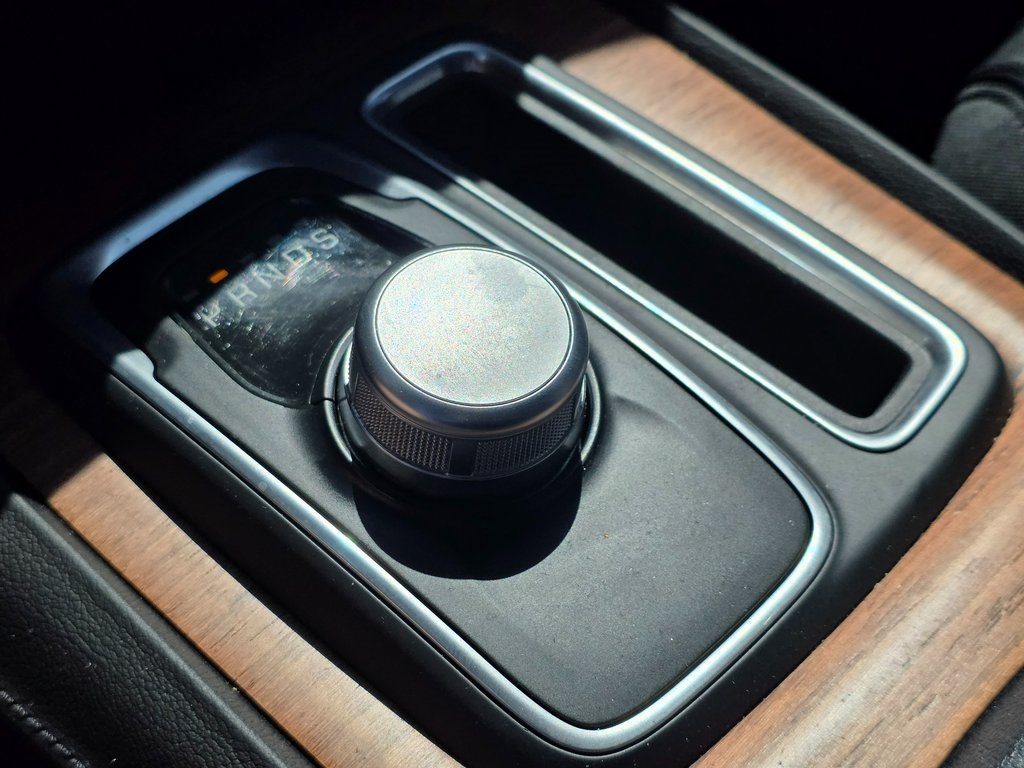 2016 Chrysler 300 Platinum photo 31