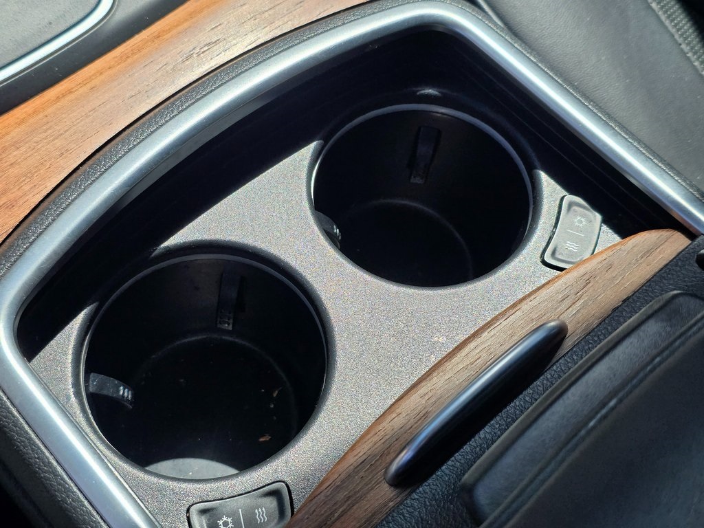 2016 Chrysler 300 Platinum photo 32
