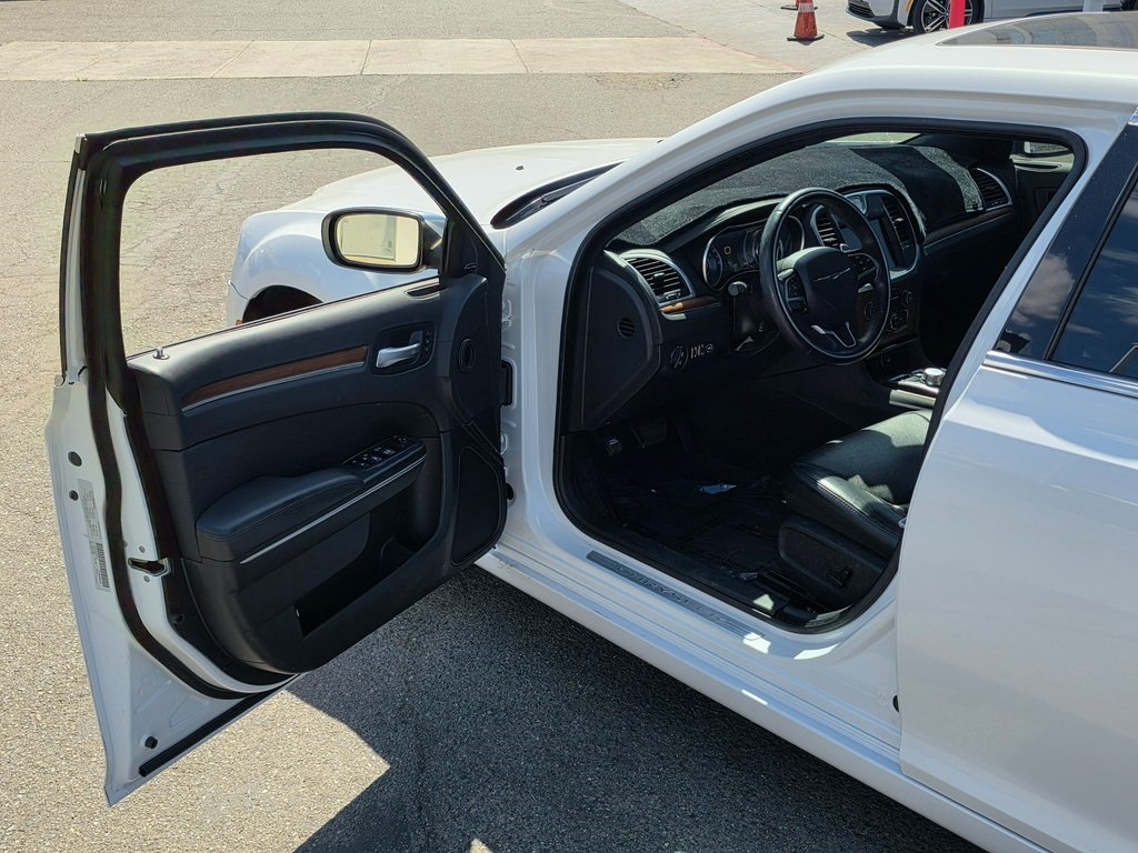 2016 Chrysler 300 Platinum photo 37