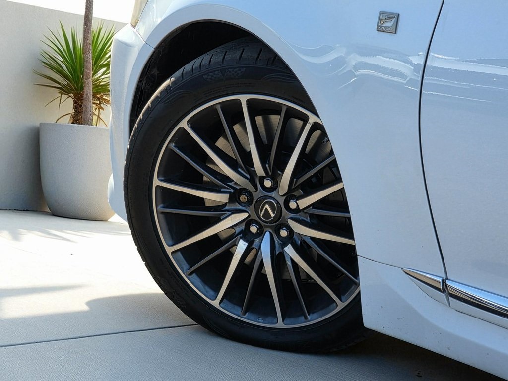 2013 Lexus LS 460 photo 4