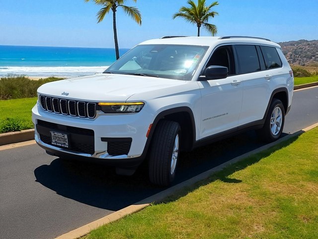 2023 Jeep Grand Cherokee Laredo photo 2
