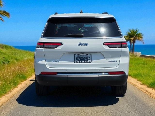 2023 Jeep Grand Cherokee Laredo photo 4