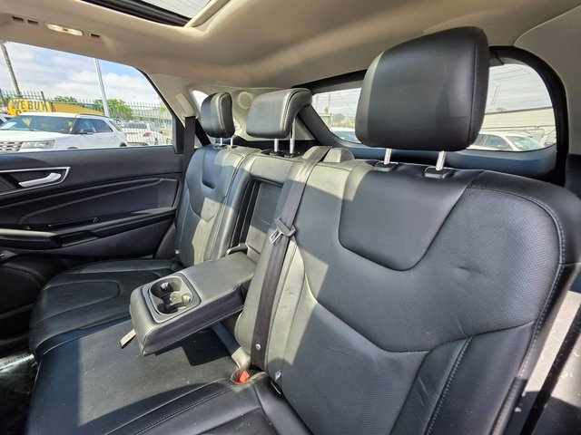 2019 Ford Edge Titanium photo 17