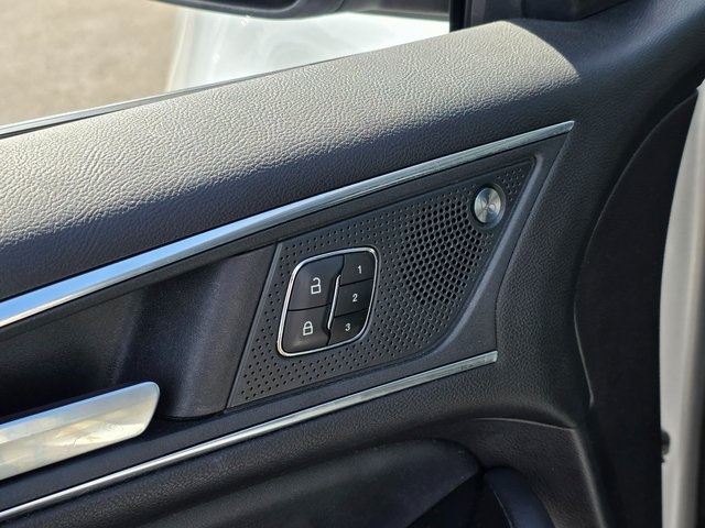 2019 Ford Edge Titanium photo 22