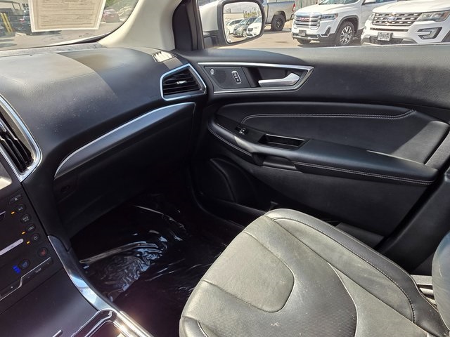 2019 Ford Edge Titanium photo 32