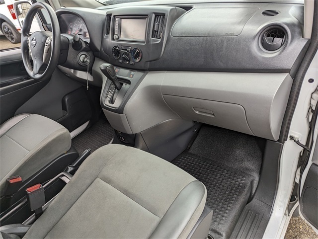 2020 Nissan NV200 SV photo 3