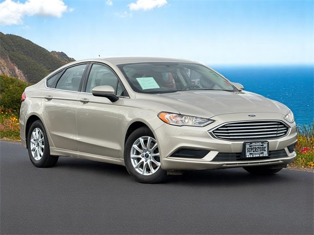 2018 Ford Fusion S photo 2