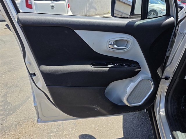 2019 Jeep Renegade Latitude photo 20