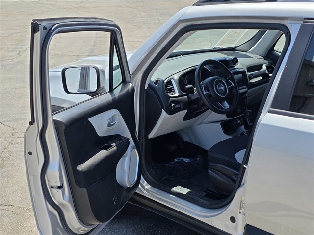 2019 Jeep Renegade Latitude photo 31