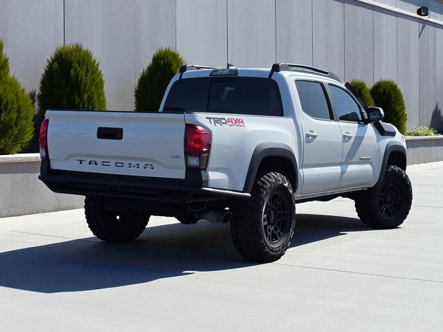 2019 Toyota Tacoma TRD photo 7