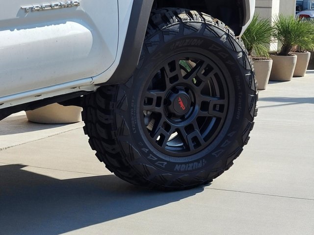2019 Toyota Tacoma TRD photo 8