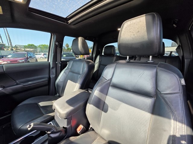 2019 Toyota Tacoma TRD photo 19