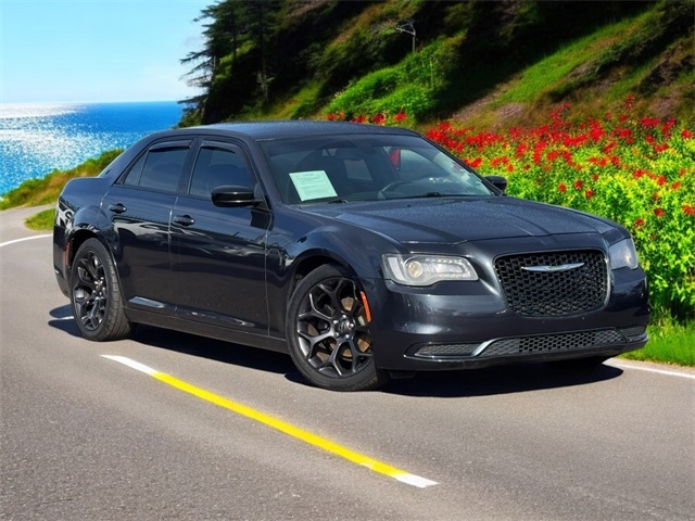 2019 Chrysler 300 Touring photo 2