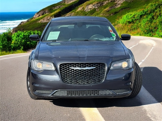 2019 Chrysler 300 Touring photo 4