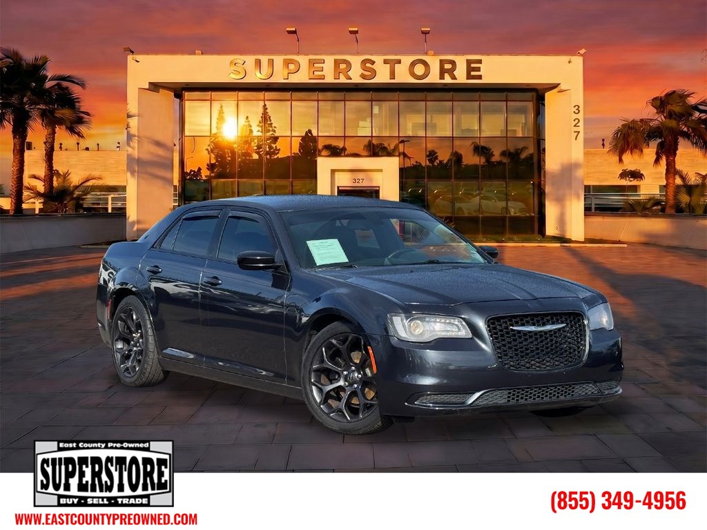 2019 Chrysler 300 Touring's photo