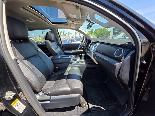 2017 Toyota Tundra SR5 photo 11