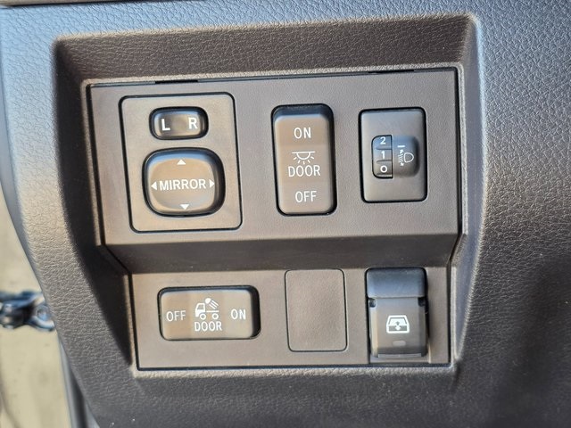 2017 Toyota Tundra SR5 photo 40