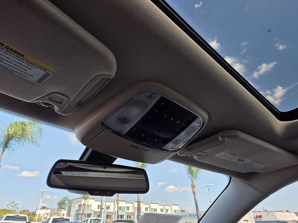 2017 Chrysler 300 C photo 4