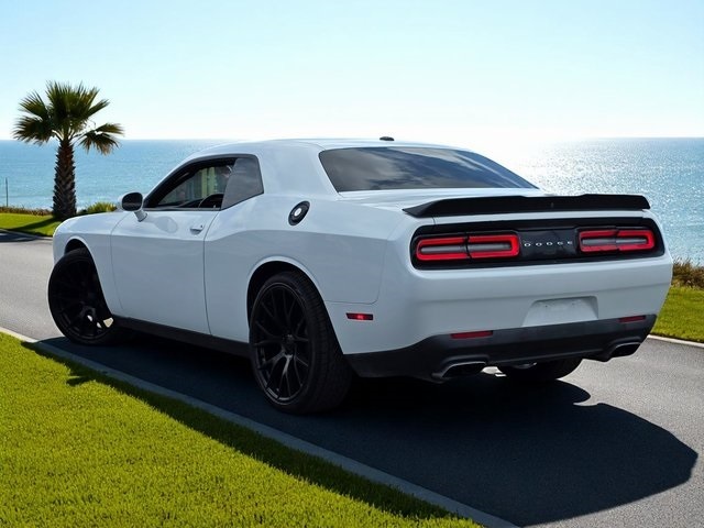 2017 Dodge Challenger R/T photo 4