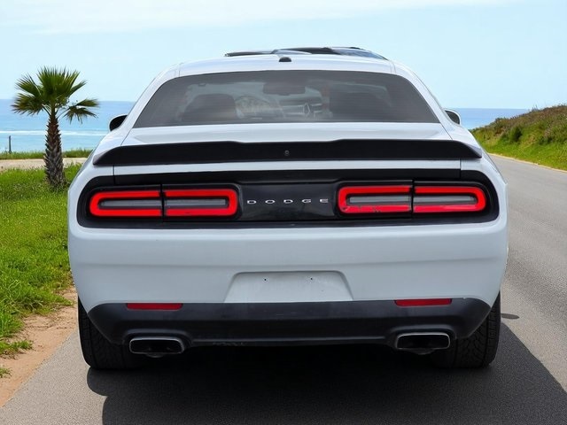 2017 Dodge Challenger R/T photo 5