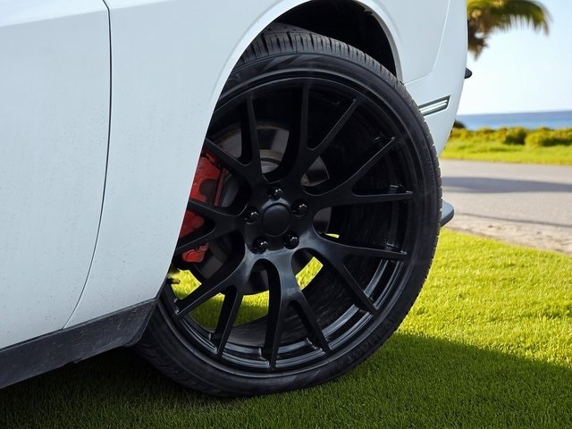 2017 Dodge Challenger R/T photo 7