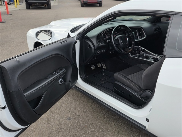2017 Dodge Challenger R/T photo 31