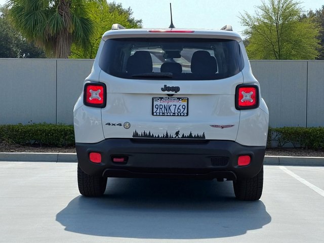2017 Jeep Renegade Trailhawk photo 2