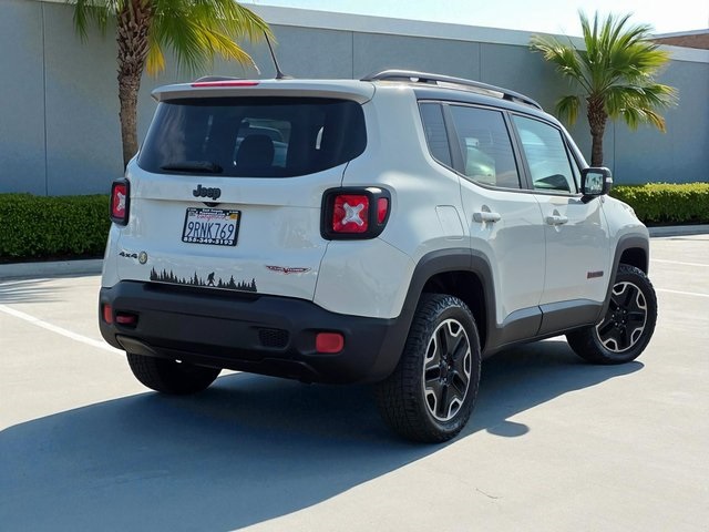 2017 Jeep Renegade Trailhawk photo 3