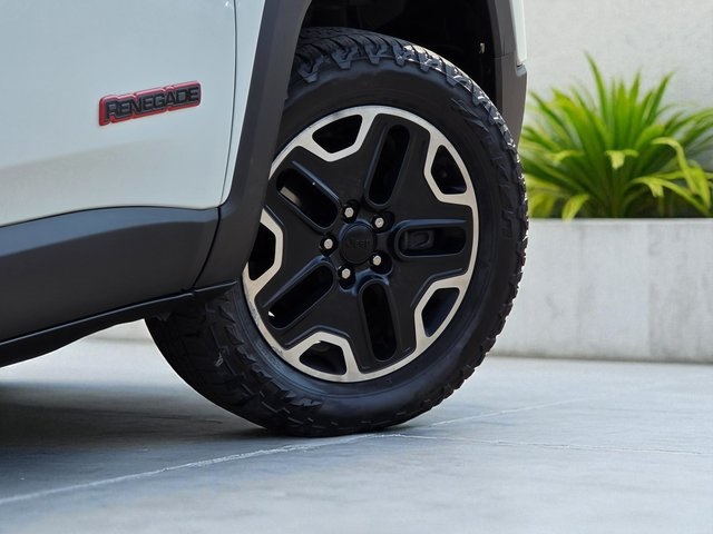 2017 Jeep Renegade Trailhawk photo 4