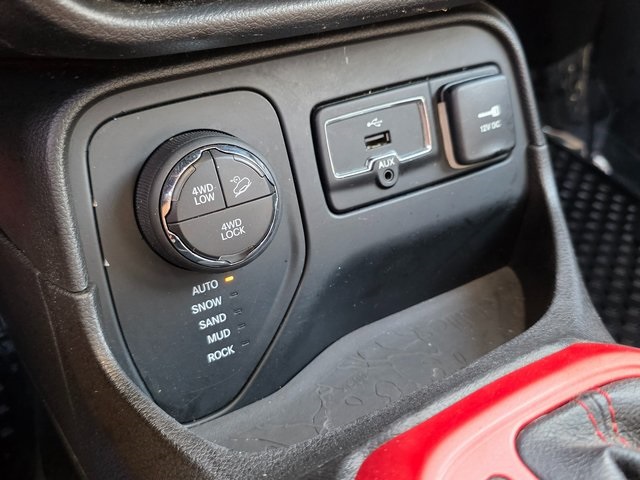2017 Jeep Renegade Trailhawk photo 25