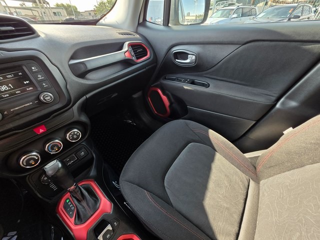 2017 Jeep Renegade Trailhawk photo 27