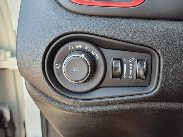 2017 Jeep Renegade Trailhawk photo 32