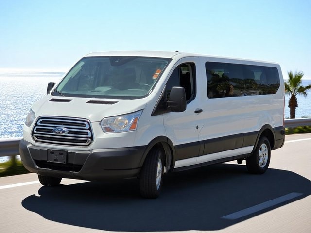 2017 Ford Transit XLT photo 3