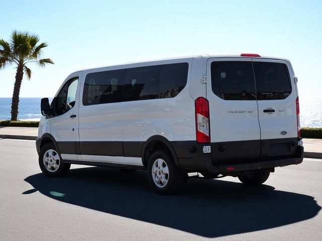 2017 Ford Transit XLT photo 4