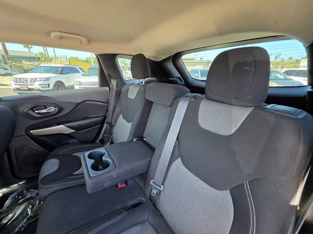 2017 Jeep Cherokee Altitude photo 16
