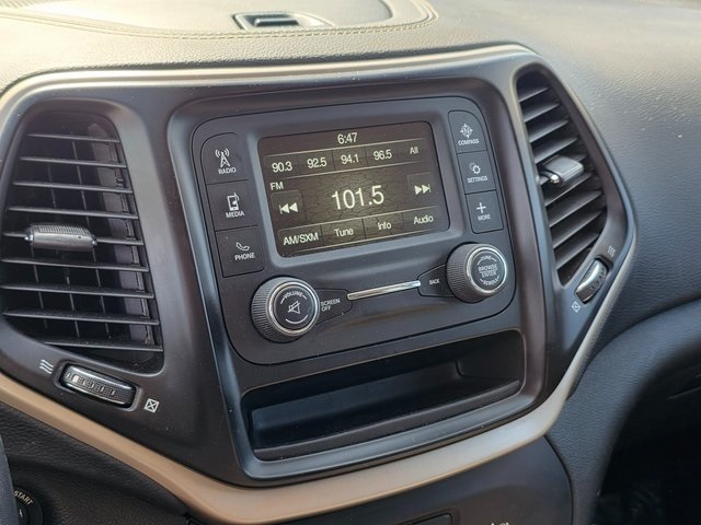 2017 Jeep Cherokee Altitude photo 22