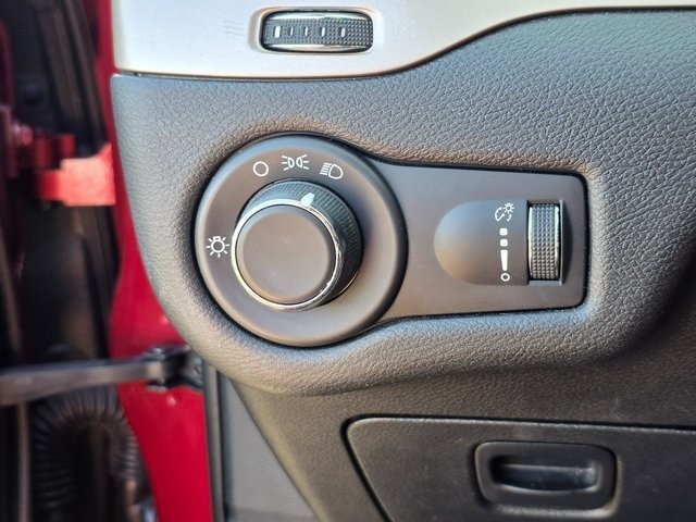 2017 Jeep Cherokee Altitude photo 31