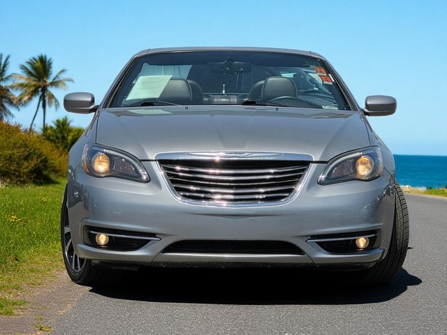2014 Chrysler 200 S photo 3
