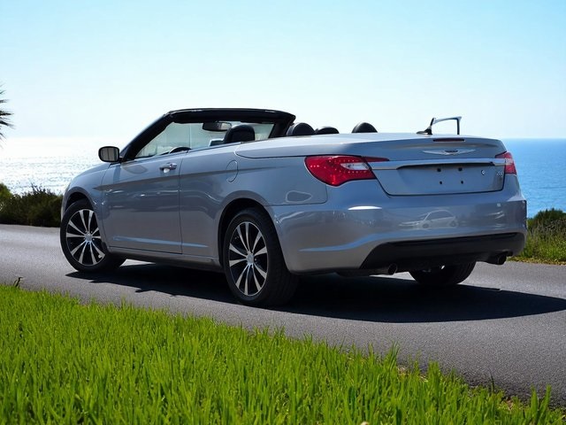 2014 Chrysler 200 S photo 5